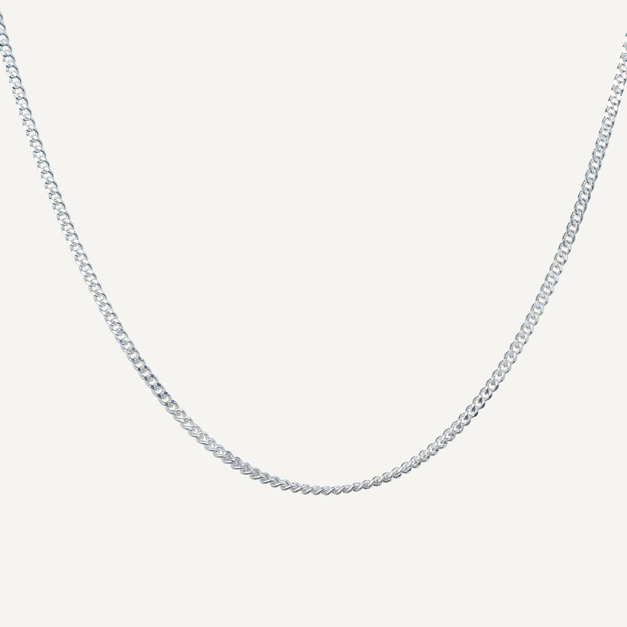 Cadena Barbada 925 es una pieza realizada a mano con métodos de joyería tradicional en Plata de ley 925, los acabados de siempre, cuidando de cada detalle, pero creadas con Plata 925 que asegura la vida infinita de tus amuletos.