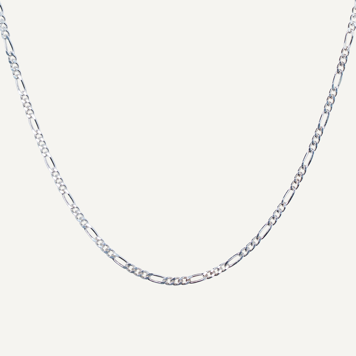 Cadena Programada 925 es una pieza realizada a mano con métodos de joyería tradicional en Plata de ley 925, los acabados de siempre, cuidando de cada detalle, pero creadas con Plata 925 que asegura la vida infinita de tus amuletos.
