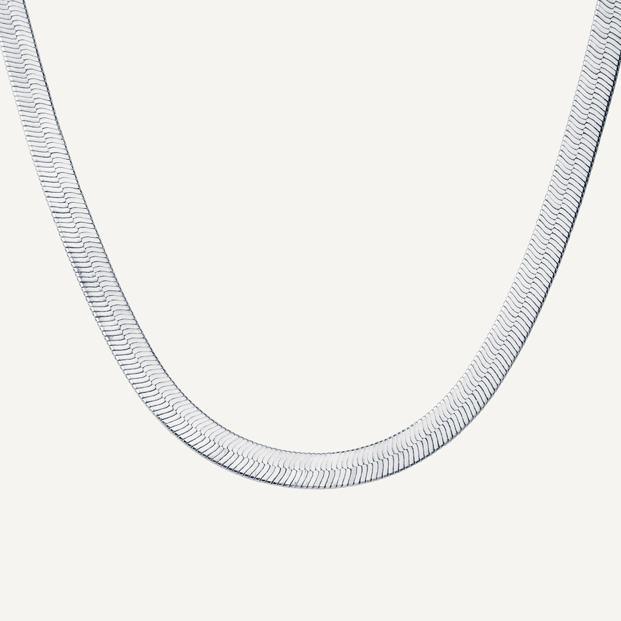 Cadena Snake 925 es una pieza realizada a mano con métodos de joyería tradicional en Plata de ley 925, los acabados de siempre, cuidando de cada detalle, pero creadas con Plata 925 que asegura la vida infinita de tus amuletos.