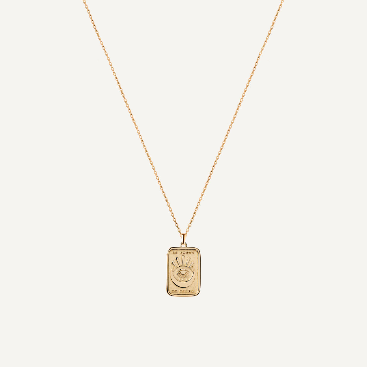 Collar As above so below Gold es una pieza realizada a mano con métodos de joyería tradicional en latón, chapada en oro de 24k con una capa protectora que extiende la durabilidad del chapado.