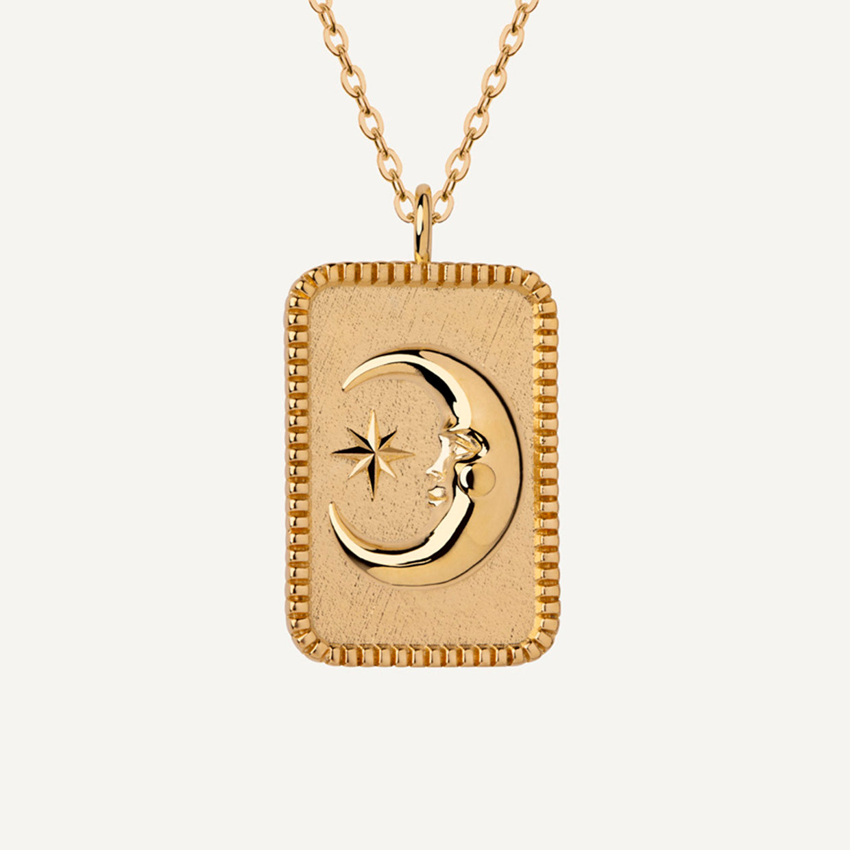 Collar Eclipse Gold es una pieza realizada a mano con métodos de joyería tradicional en latón, chapada en oro de 24k con una capa protectora que extiende la durabilidad del chapado.
¡Collar doble cara!