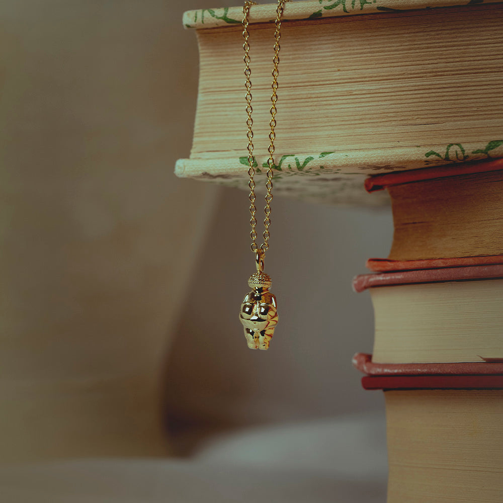 Collar Venus Willendorf en oro