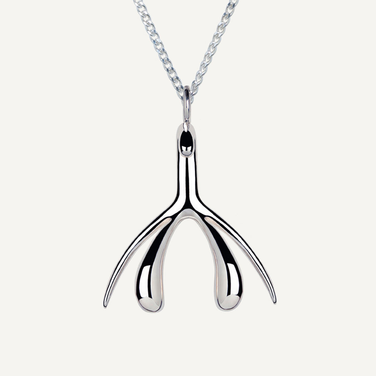 Collar Magic C 925 es una pieza realizada a mano con métodos de joyería tradicional en Plata de ley 925, los acabados de siempre, cuidando de cada detalle, pero creadas con Plata 925 que asegura la vida infinita de tus amuletos.