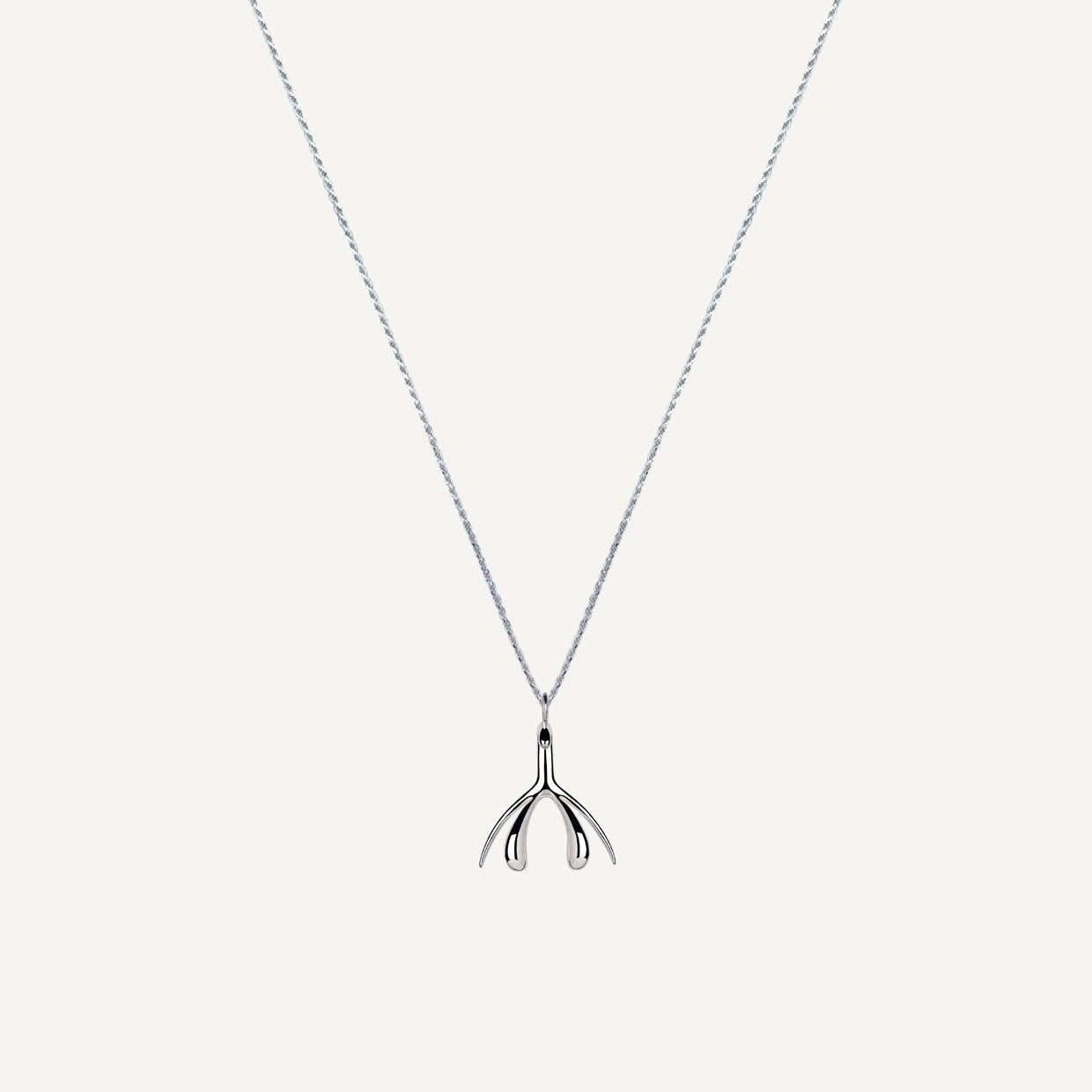 Collar Magic C 925 es una pieza realizada a mano con métodos de joyería tradicional en Plata de ley 925, los acabados de siempre, cuidando de cada detalle, pero creadas con Plata 925 que asegura la vida infinita de tus amuletos.