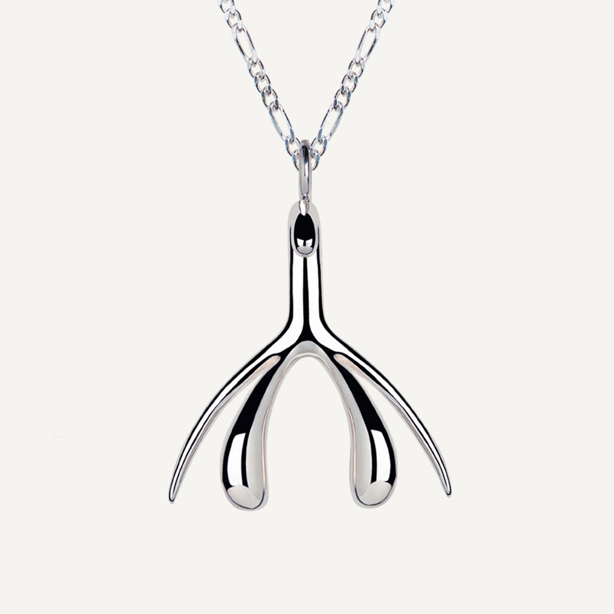Collar Magic C 925 es una pieza realizada a mano con métodos de joyería tradicional en Plata de ley 925, los acabados de siempre, cuidando de cada detalle, pero creadas con Plata 925 que asegura la vida infinita de tus amuletos.