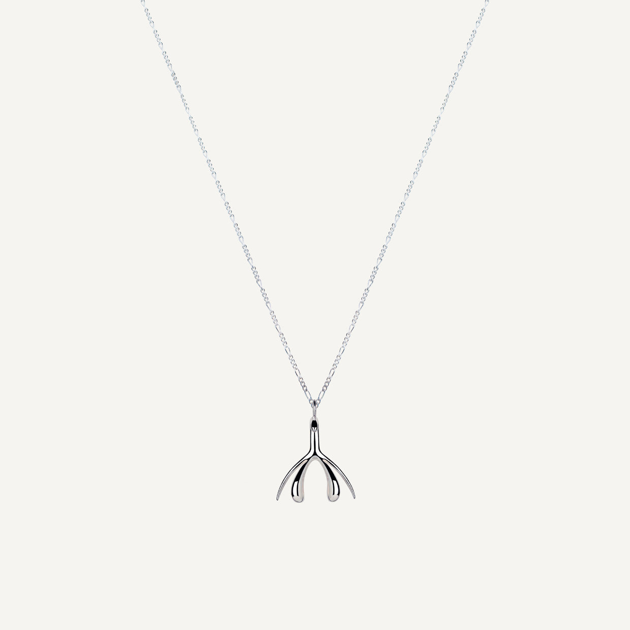 Collar Magic C 925 es una pieza realizada a mano con métodos de joyería tradicional en Plata de ley 925, los acabados de siempre, cuidando de cada detalle, pero creadas con Plata 925 que asegura la vida infinita de tus amuletos.
