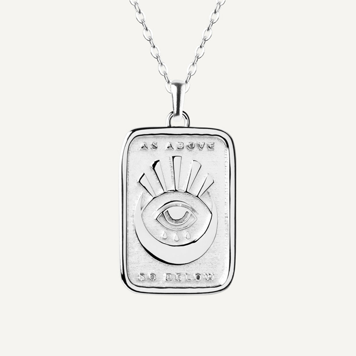 Collar As above so below Silver es una pieza realizada a mano con métodos de joyería tradicional en latón, chapada en plata 925 con una capa protectora que extiende la durabilidad del chapado.