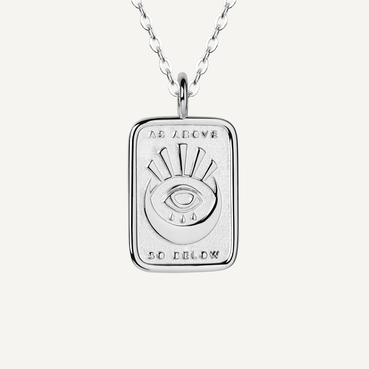 Collar As above so below Silver es una pieza realizada a mano con métodos de joyería tradicional en latón, chapada en plata 925 con una capa protectora que extiende la durabilidad del chapado.