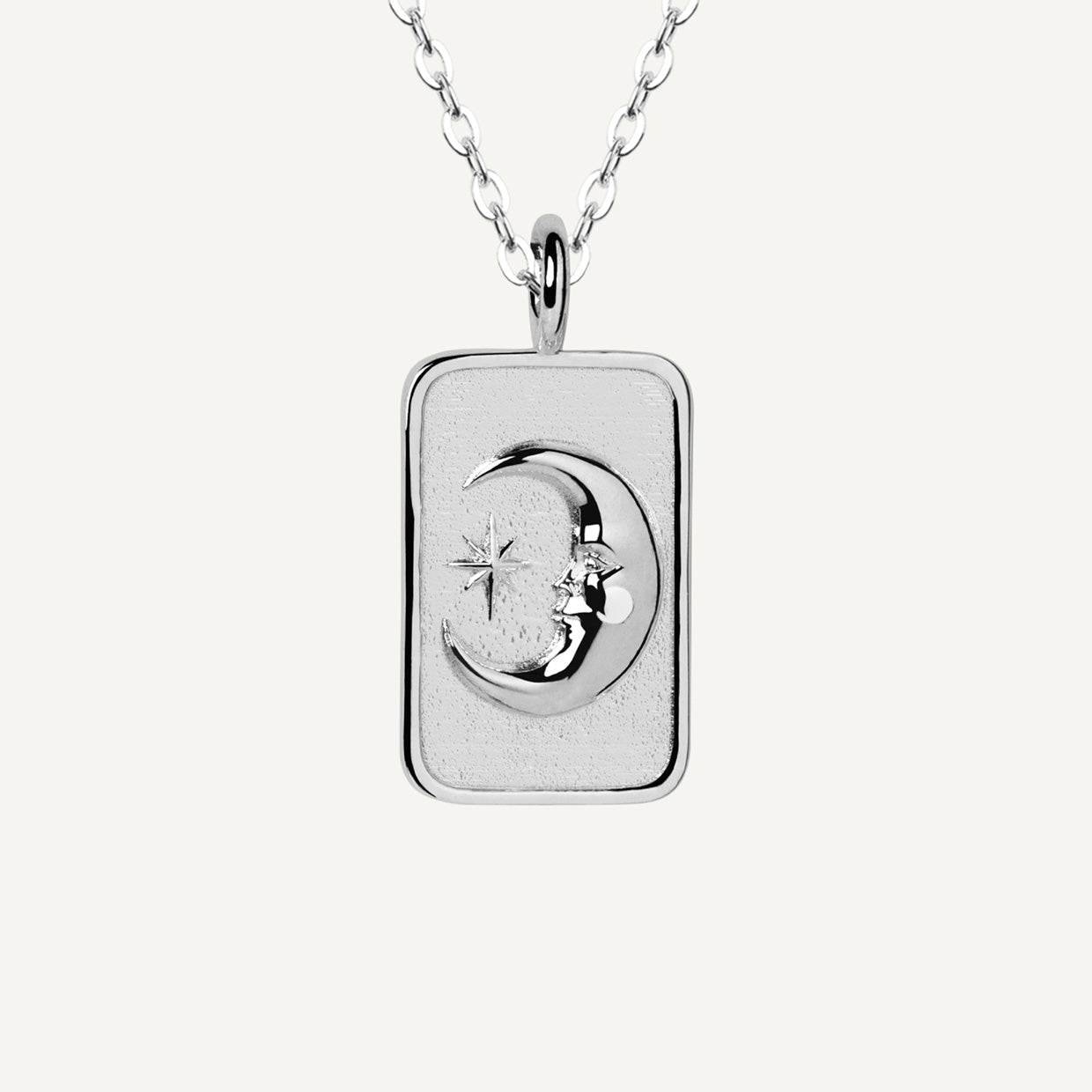 Collar Eclipse Silver es una pieza realizada a mano con métodos de joyería tradicional en latón, chapada en plata 925 con una capa protectora que extiende la durabilidad del chapado
¡Collar doble cara!