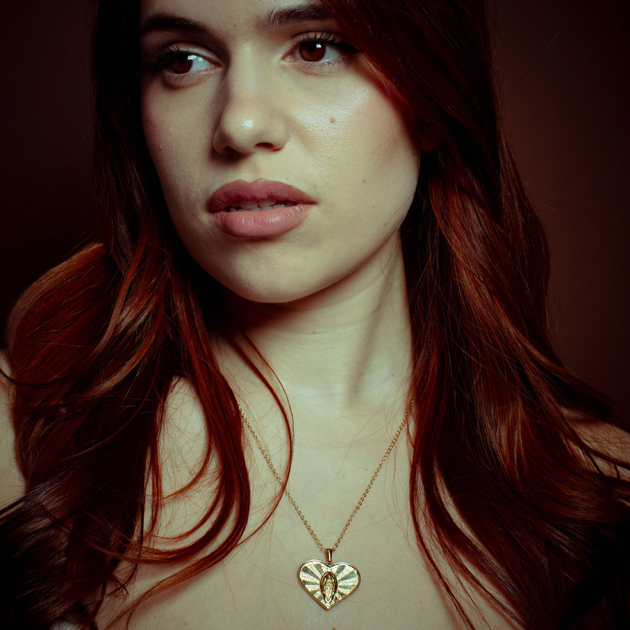 Collar Heart of V Gold