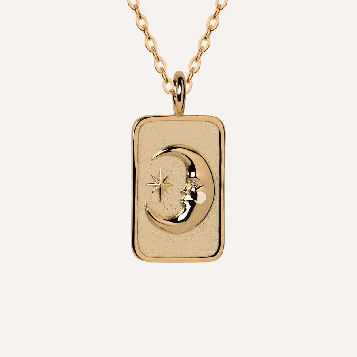 Collar Eclipse Gold es una pieza realizada a mano con métodos de joyería tradicional en latón, chapada en oro de 24k con una capa protectora que extiende la durabilidad del chapado.
¡Collar doble cara!