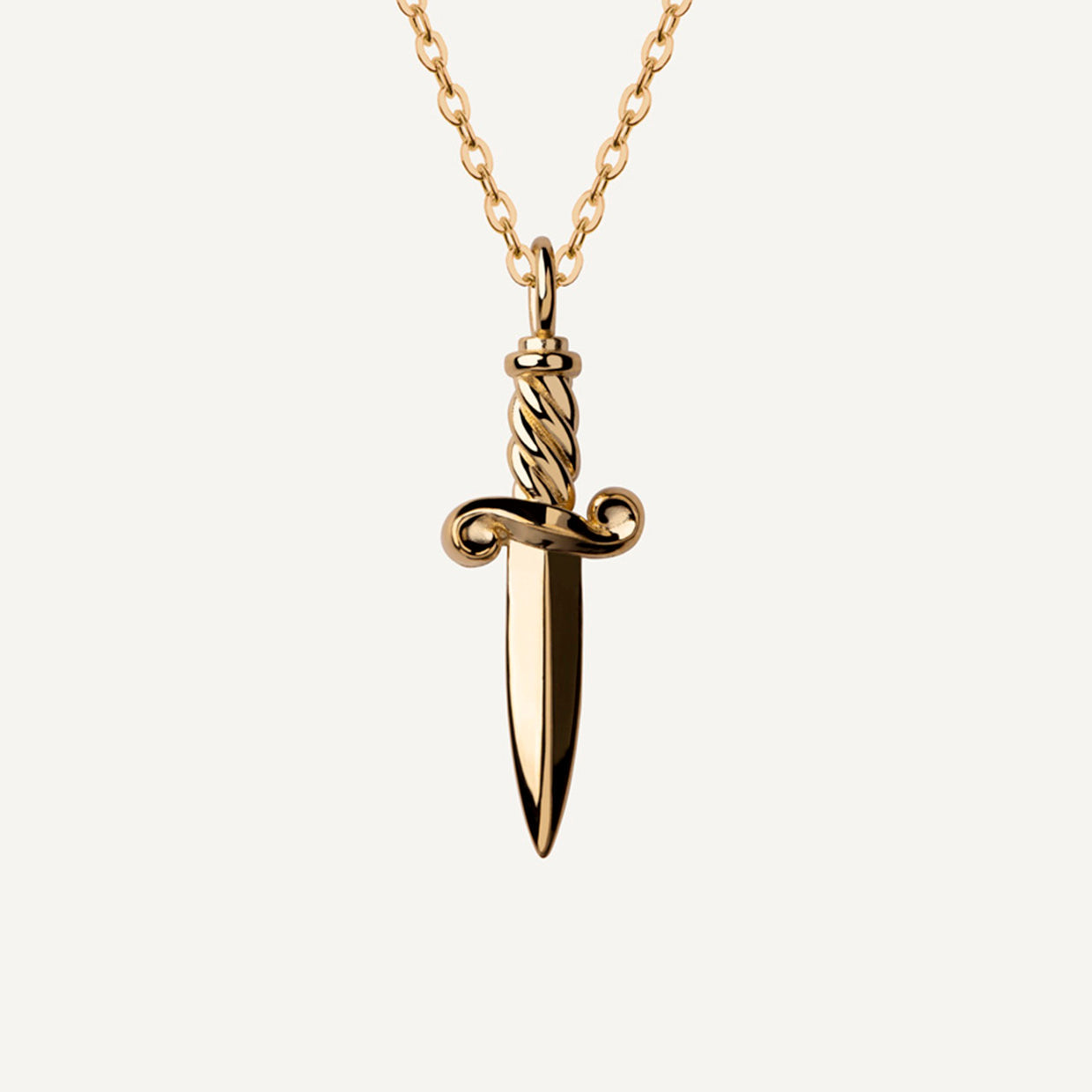 Collar Athame Gold es una pieza realizada a mano con métodos de joyería tradicional en latón, chapada en oro de 24k con una capa protectora que extiende la durabilidad del chapado.