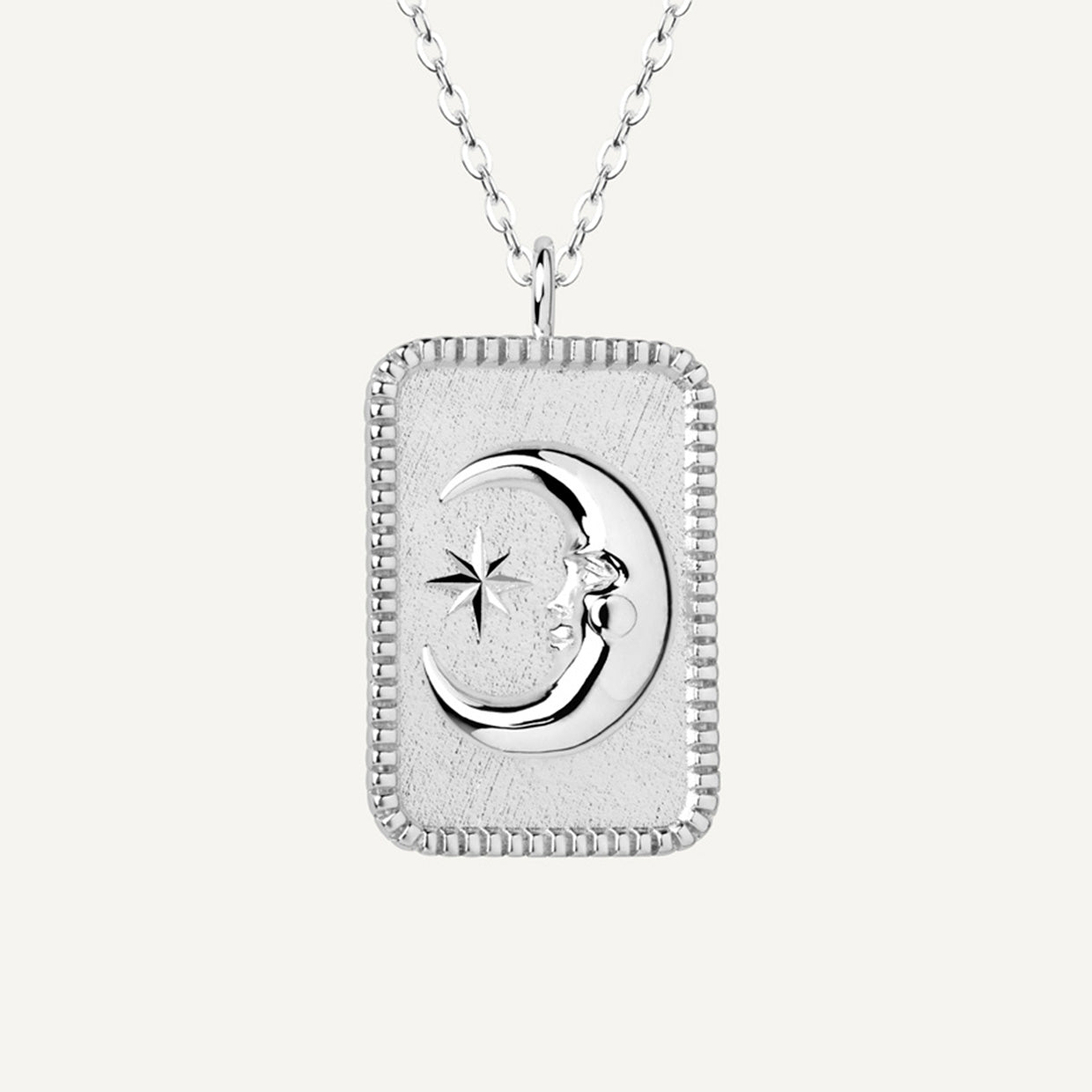 Collar Eclipse Silver es una pieza realizada a mano con métodos de joyería tradicional en latón, chapada en plata 925 con una capa protectora que extiende la durabilidad del chapado.
¡Collar doble cara!